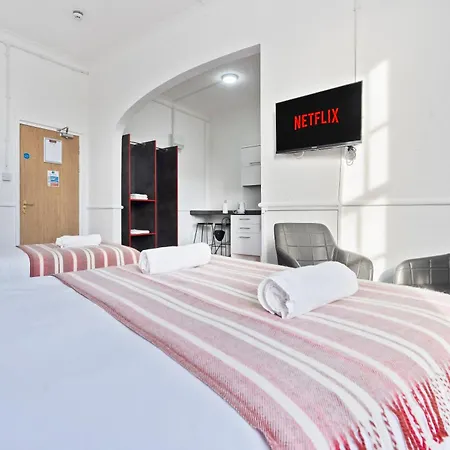 Vibrant, Spacious Studio With Parking And Netflix Dudley Exterior photo