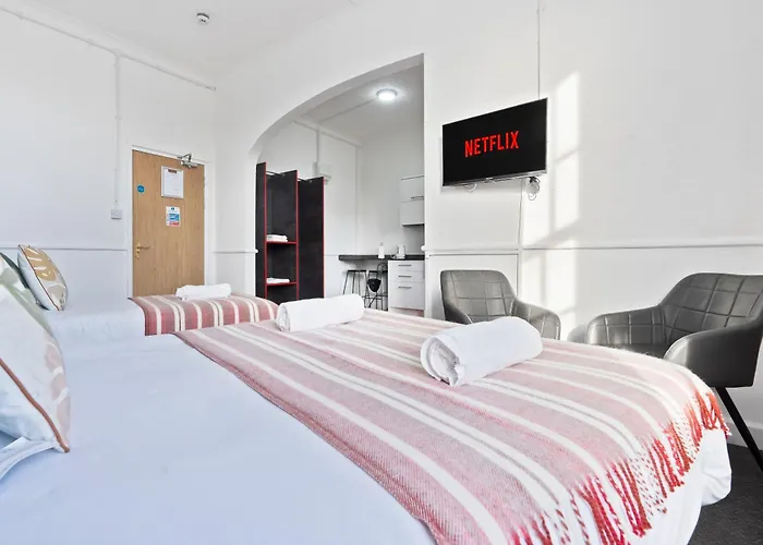 Vibrant, Spacious Studio With Parking And Netflix