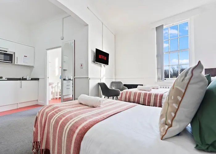 Vibrant, Spacious Studio With Parking And Netflix